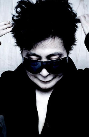 Yoko Ono inaugura ônibus educacional que homenageia John Lennon