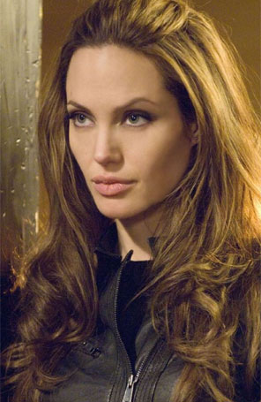 Angelina Jolie pretende remover os ovários, diz <i>site</i>