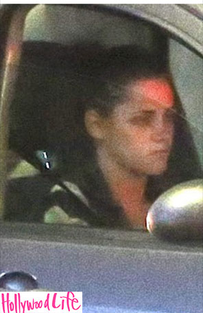 Kristen Stewart e Robert Pattinson brigam no aniversário do ator