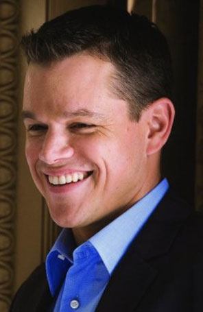 Matt Damon se compara a Sharon Stone e fala de bronzeado no <i>derrière</i>