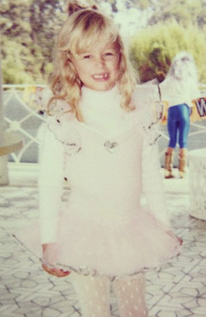 Paris Hilton relembra infância em foto postada no <i>Instagram</i>