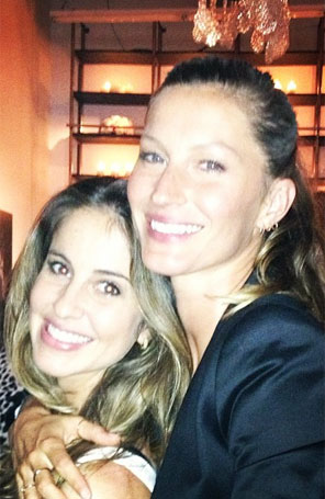Gisele Bündchen publica foto com a irmã em evento em Nova York