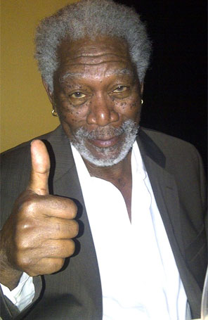Morgan Freeman brinca por ter dormido em entrevista