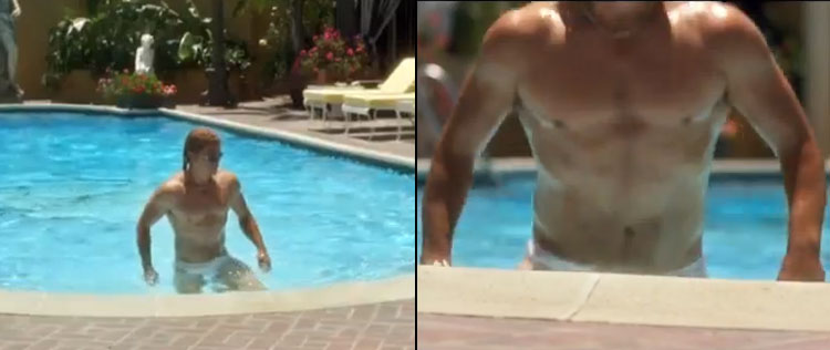 Matt Damon exibe o tanquinho em uma pequena sunga