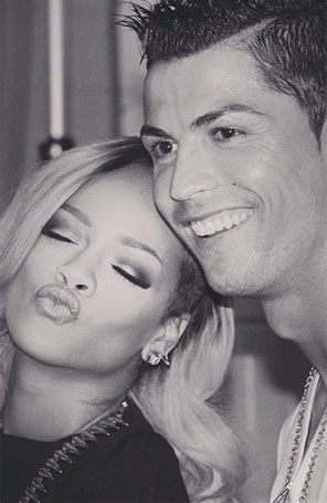 Rihanna tira foto com Cristiano Ronaldo