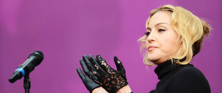 Madonna aparece com rosto inchado e recebe críticas dos fãs