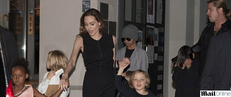 Angelina Jolie comemora o aniversário com a família
