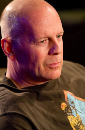 Bruce Willis está vendendo sua mansão em Beverly Hills por 44 milhões de reais