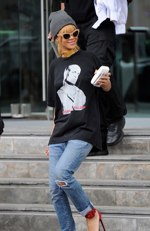 Rihanna homenageia filme em camiseta