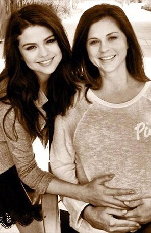 Selena Gomez ganhou uma irmãzinha!