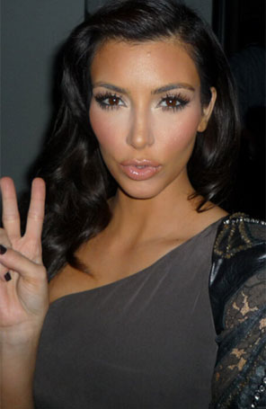 Kim Kardashian diz que prefere <i>cortar a garganta</i> a engravidar de novo