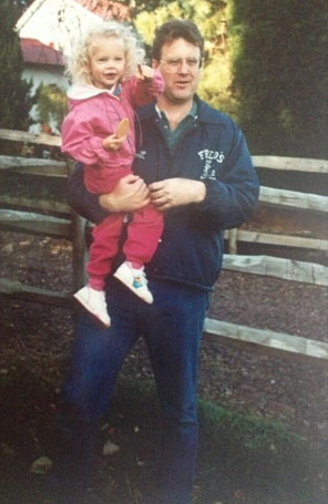Taylor Swift homenageia o pai com foto antiga