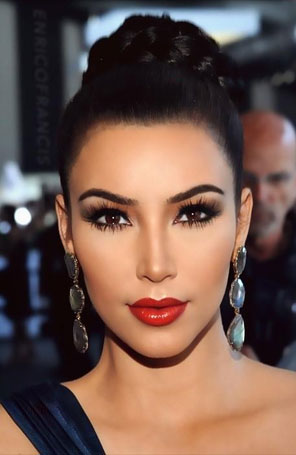 <i>Não estou acreditando! É muita loucura!</i>, diz Kim Kardashian sobre ser mãe