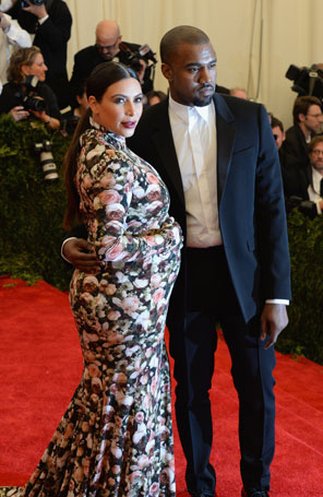 Kim Kardashian está com problemas para amamentar sua filha