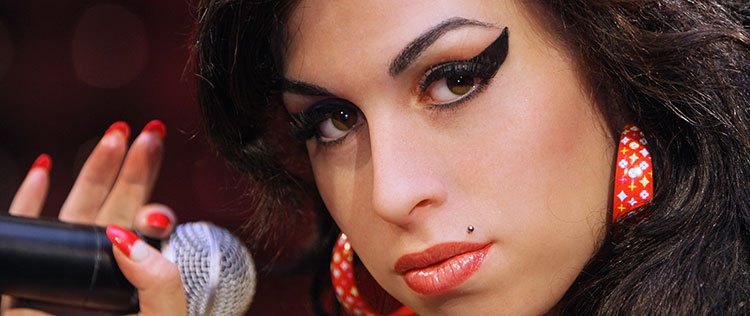 Irmão de Amy Winehouse fala que cantora morreu por causa de bulimia