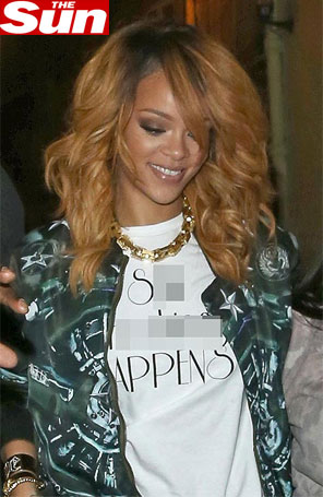 Rihanna usa camiseta com mensagem para Chris Brown. Entenda!