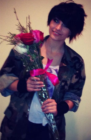 Paris Jackson deve receber visitas da família no aniversário de quatro anos da morte do pai