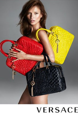 Morena e sem roupas, Kate Moss é o rosto da campanha da <i>Versace</i>