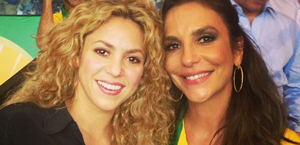 Ivete Sangalo tieta Shakira durante jogo do Brasil e Espanha
