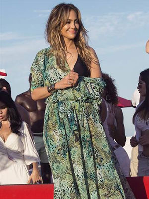 Jennifer Lopez ganhou três milhões de reais para cantar parabéns para ditador