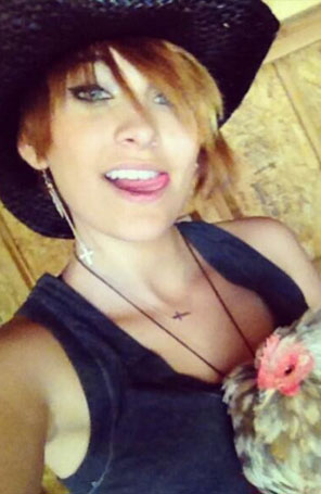 Paris Jackson tem pedido de internação negado em clínica