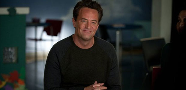 Matthew Perry confessa que já gravou <i>Friends</i> de <i>ressaca</i>