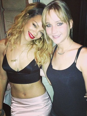 Rihanna tieta Jennifer Lawrence em Paris