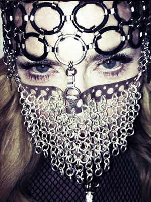 Madonna posta foto com máscara polêmica em rede social