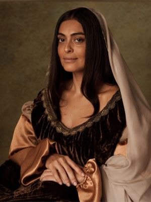 Juliana Paes se veste como Monalisa para seu novo filme