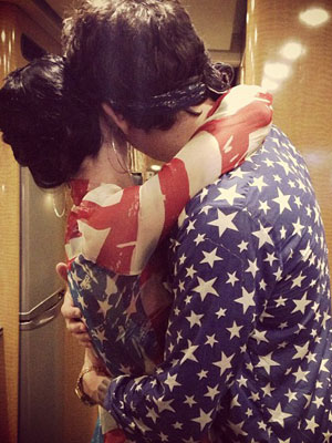 Katy Perry e John Mayer comemoraram feriado dos Estados Unidos juntos