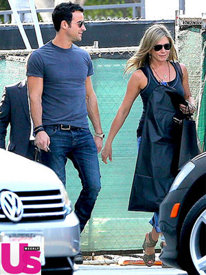 Após rumores de fim de noivado, Jennifer Aniston e Justin Theroux são fotografados juntos