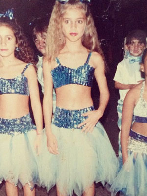 Grazi Massafera publica foto de sua infância