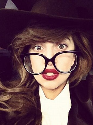 Conta de Lady Gaga no <i>Twitter</i> é suspensa