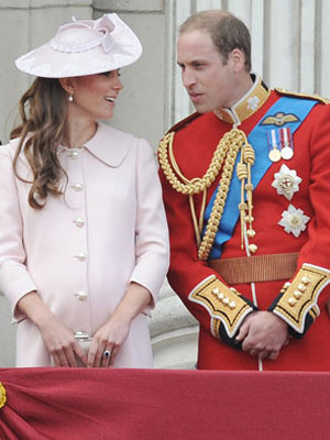 Bebê de Kate Middleton e príncipe William fará <i>turnê</i> em 2014. Confira!