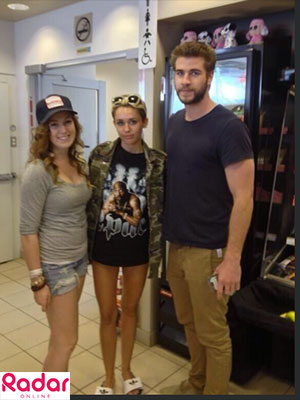 Miley Cyrus visita Liam Hemsworth no Canadá