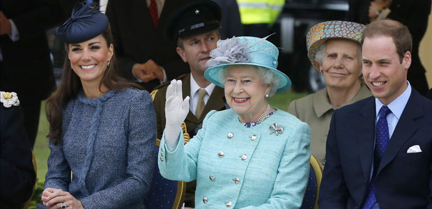 Contra o protocolo, rainha Elizabeth II saberá por telefone do nascimento do bisneto