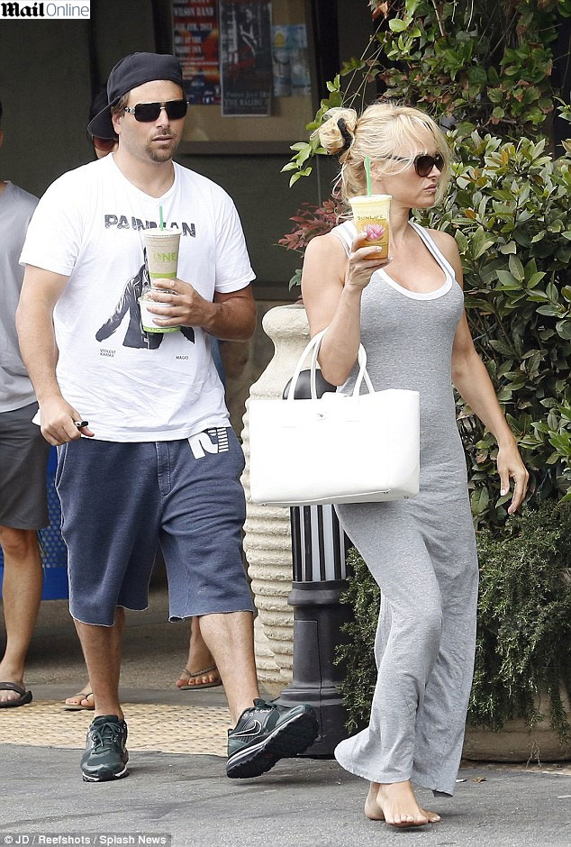 Pamela Anderson volta a namorar com o ex-marido