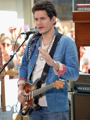 John Mayer dá uma guitarra de presente à fã