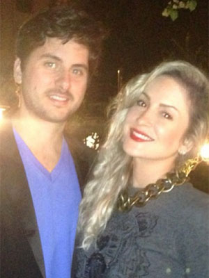 Claudia Leitte comemora aniversário com marido
