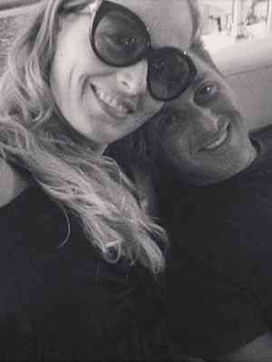 Em clima de romance Angélica posta foto ao lado de Luciano Huck