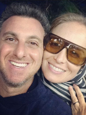 Luciano Huck e Angélica aproveitam férias na Grécia