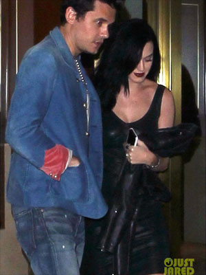 Katy Perry e John Mayer são vistos depois de jantar romântico