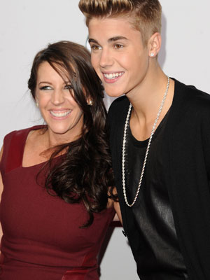 Mãe de Justin Bieber proíbe perguntas sobre o filho