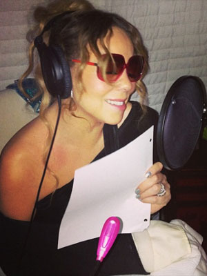 Com braço imobilizado, Mariah Carey trabalha com nova música