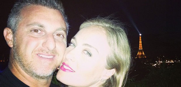 Luciano Huck posta foto com Angélica em Paris