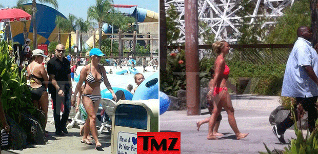 De biquíni, Britney Spears se divertem em parque aquático