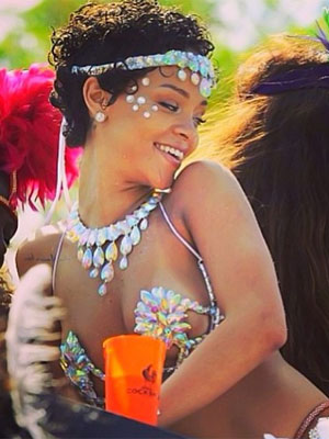 Rihanna é a cantora com mais <i>hits</i>, diz revista