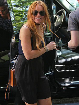 Lindsay Lohan vai às compras depois de sair de reabilitação
