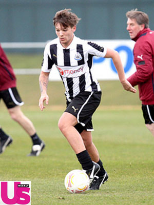 Louis Tomlinson entra para time de futebol profissional