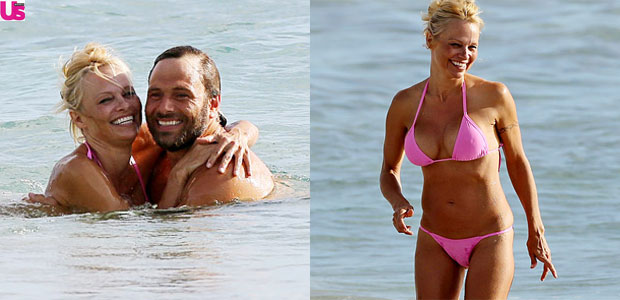 Pamela Anderson mostra a boa forma em dia na praia com ex- marido